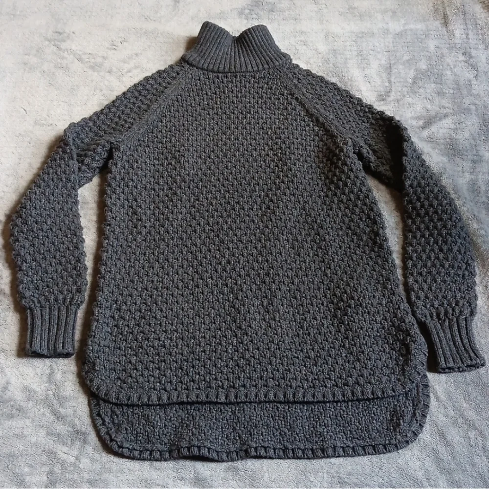 GAP Dark Gray Textured Turtleneck Sweater, Thick Knit, Fall Winter Layers - Picture 2 of 8